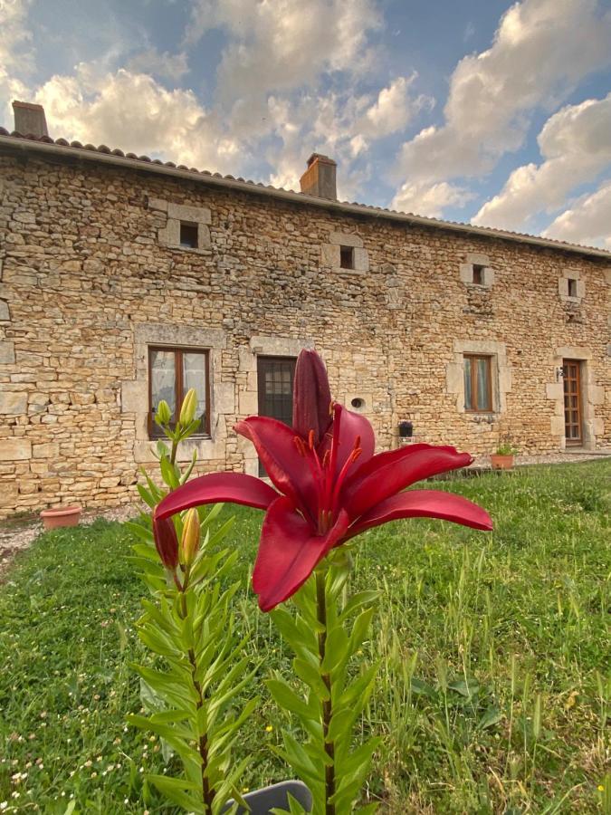 Villa Le Papillon à Savigne Extérieur photo
